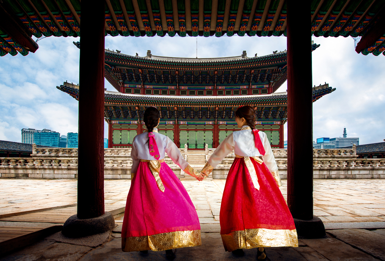 You are currently viewing 10 Must-See Attractions & Things to Do in Seoul