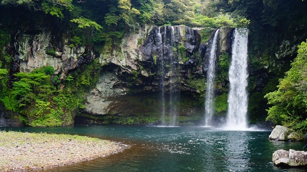 Cheonjiyeon Waterfalls