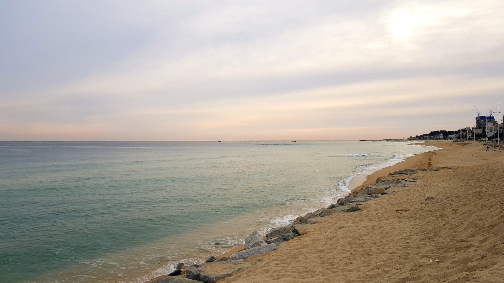 You are currently viewing 12 Best Beaches to Catch Sunrise & Sunset in South Korea